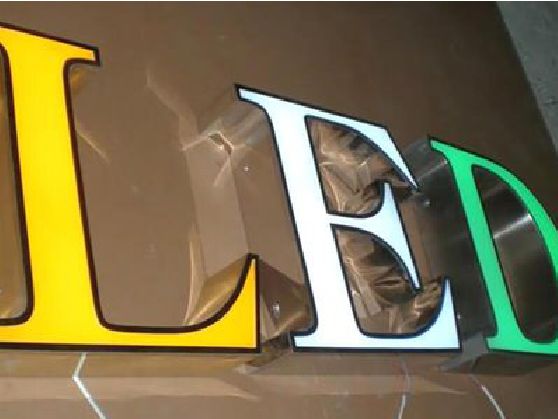 安化县介绍LED招牌的基础知识。