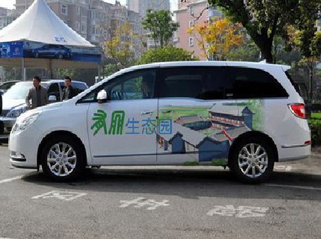 安化县户外车贴喷绘如何保持效果?